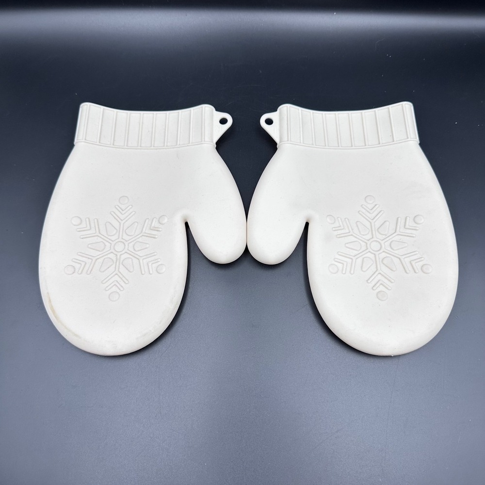 White Silicone Snowflake Oven Mitts Pair Heat Resistant Kitchen Grippers